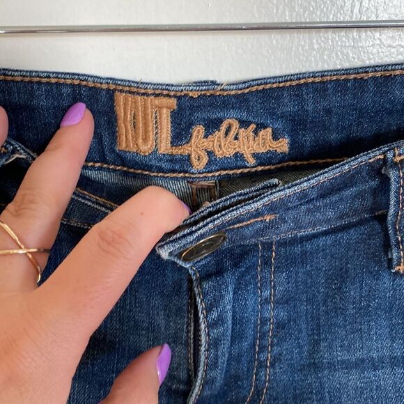 Kut from the Kloth- roll up Bermuda- medium wash- Size 6 - Picture 7 of 10